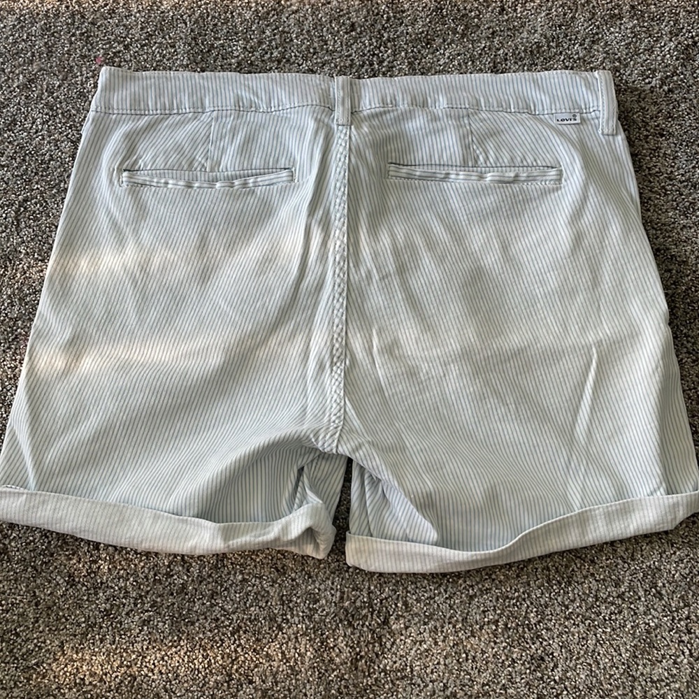 Levi’s shorts - Picture 2 of 4